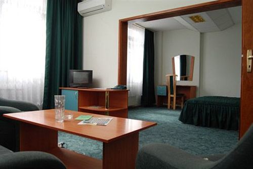 Elbrus Hotel Pazardzhik Exterior foto