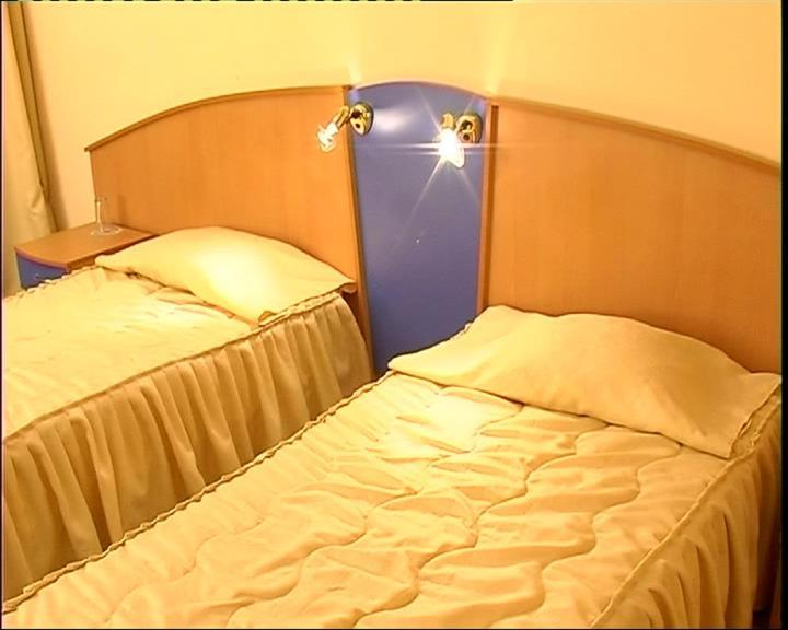 Elbrus Hotel Pazardzhik Habitación foto