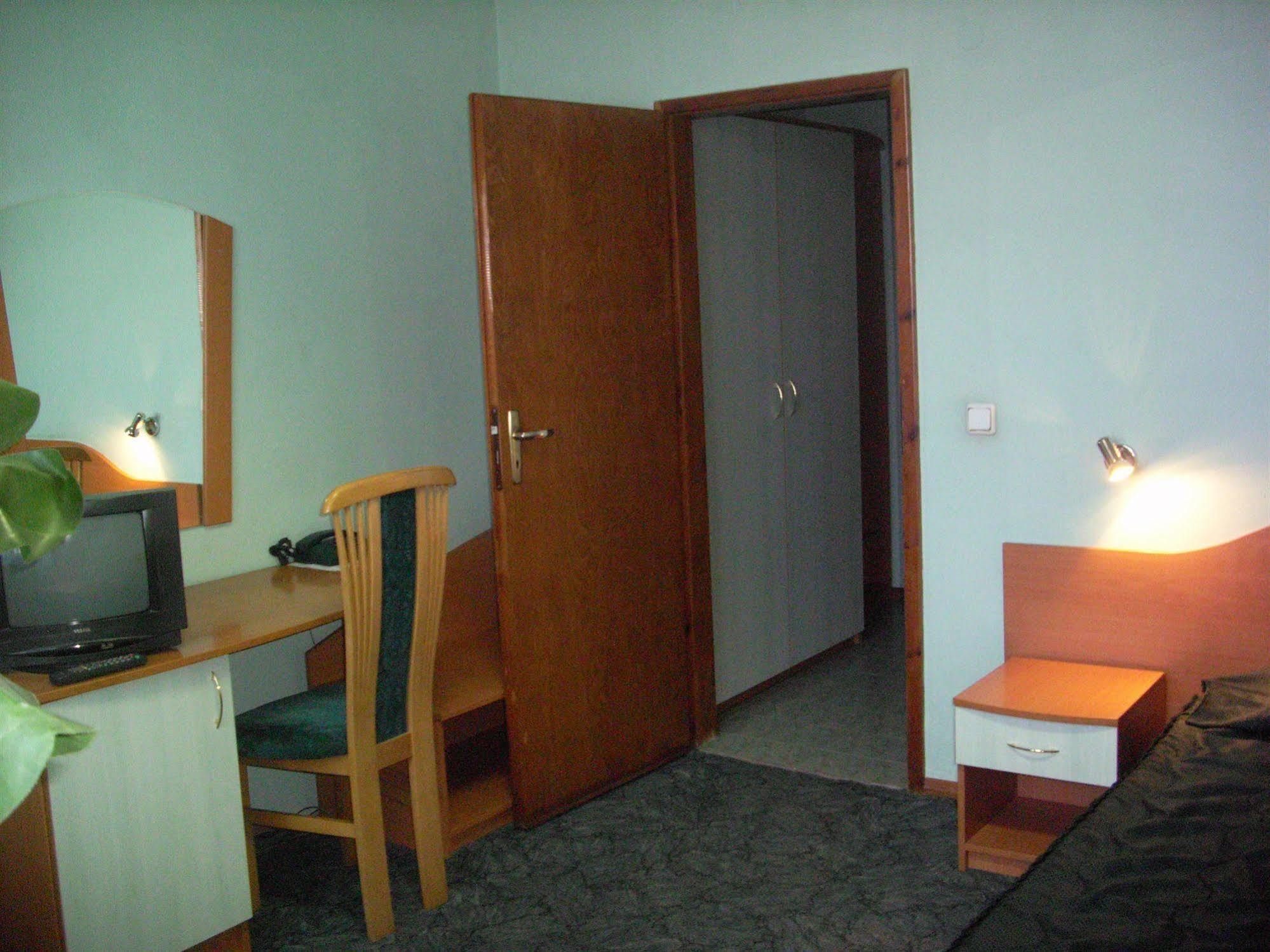 Elbrus Hotel Pazardzhik Exterior foto