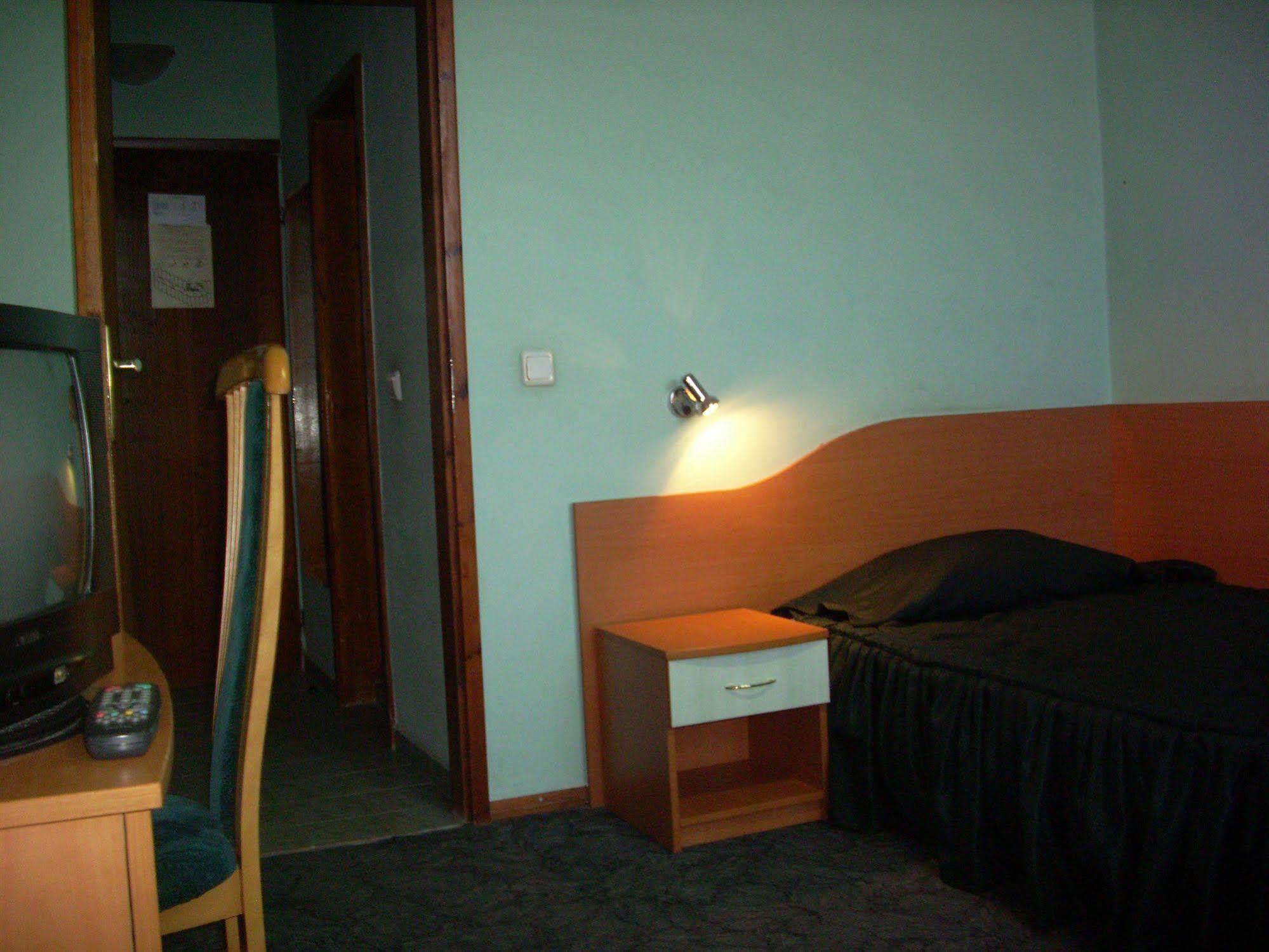 Elbrus Hotel Pazardzhik Exterior foto